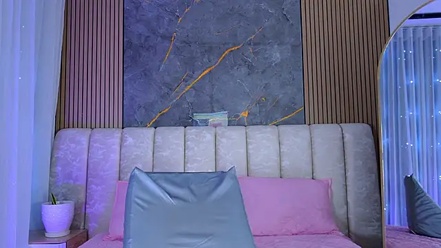 mia scot online show from April 8, 2026, 11:54 am