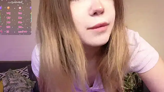 Snapshot of Lina_Glow chatting on January 6, 2026, 6:39 am Lina Glow online show from January 6, 2026, 6:39 am