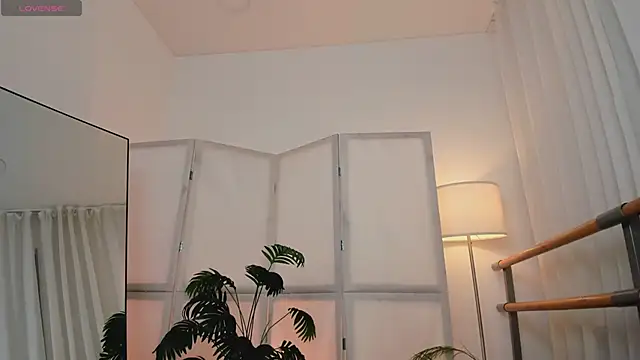 Snapshot of Lina_Glow chatting on January 15, 2026, 6:40 am Lina Glow online show from January 15, 2026, 6:40 am