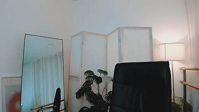 Snapshot of Lina_Glow chatting on January 18, 2026, 6:50 am Lina Glow online show from January 18, 2026, 6:50 am