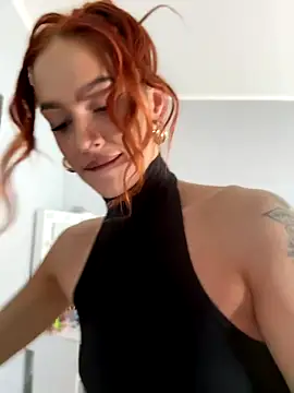 Snapshot of LittleFox___ chatting on October 8, 2025, 6:22 am LittleFox online show from October 8, 2025, 6:22 am