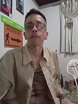 Snapshot of dinho_carioca chatting on December 17, 2025, 12:11 pm dinho carioca online show from December 17, 2025, 12:11 pm