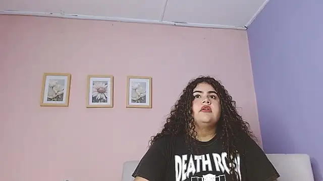 Snapshot of lourdes_moon22 chatting on September 9, 2025, 12:37 pm lourdes moon22 online show from September 9, 2025, 12:37 pm