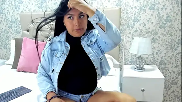 Snapshot of AlahiaJoness chatting on September 15, 2025, 3:28 am AlahiaJoness online show from September 15, 2025, 3:28 am