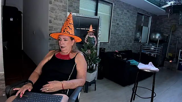 Snapshot of _SARAI_DUPONT chatting on October 31, 2025, 11:11 am SARAI DUPONT online show from October 31, 2025, 11:11 am