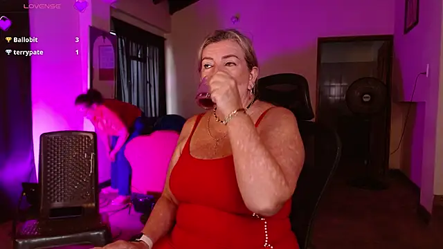 Snapshot of _SARAI_DUPONT chatting on February 14, 2026, 9:11 pm SARAI DUPONT online show from February 14, 2026, 9:11 pm