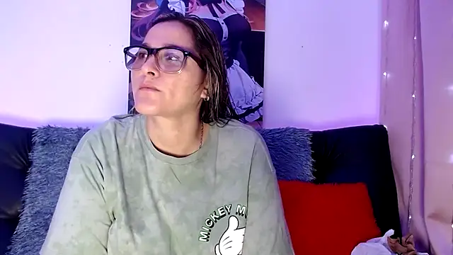 Snapshot of LAHILA_COOPERR chatting on October 25, 2025, 12:23 pm LAHILA COOPERR online show from October 25, 2025, 12:23 pm