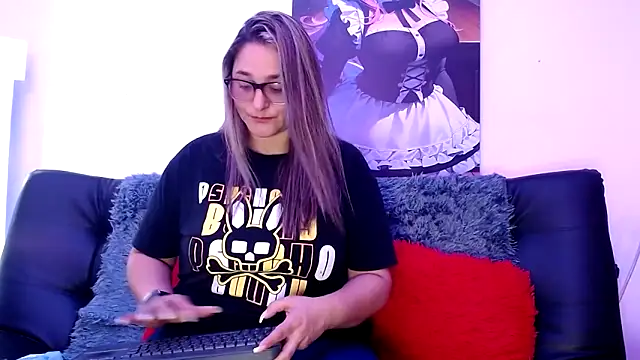 Snapshot of LAHILA_COOPERR chatting on December 3, 2025, 1:09 pm LAHILA COOPERR online show from December 3, 2025, 1:09 pm