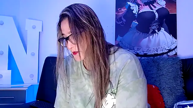 Snapshot of LAHILA_COOPERR chatting on December 17, 2025, 12:33 pm LAHILA COOPERR online show from December 17, 2025, 12:33 pm