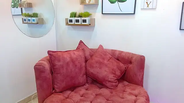 Snapshot of Aliciacute__ chatting on February 10, 2026, 8:13 pm Aliciacute online show from February 10, 2026, 8:13 pm