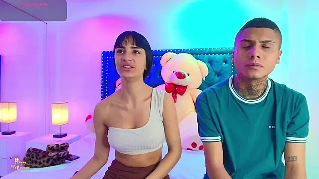 Snapshot of Damian_and_roxanne chatting on October 22, 2025, 12:38 pm Damian and roxanne online show from October 22, 2025, 12:38 pm