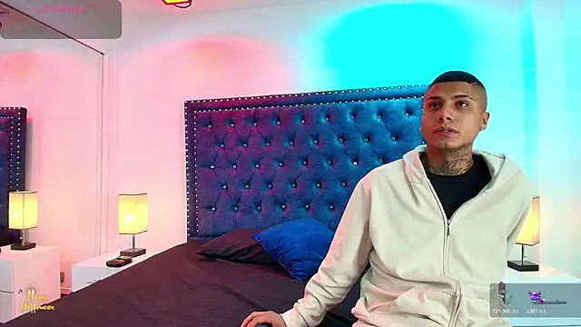 Snapshot of Damian_and_roxanne chatting on October 26, 2025, 12:33 pm Damian and roxanne online show from October 26, 2025, 12:33 pm