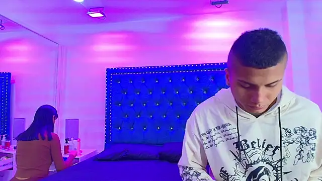 Snapshot of Damian_and_roxanne chatting on November 10, 2025, 12:37 pm Damian and roxanne online show from November 10, 2025, 12:37 pm