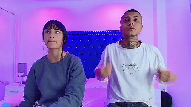 Snapshot of Damian_and_roxanne chatting on November 30, 2025, 12:31 pm Damian and roxanne online show from November 30, 2025, 12:31 pm