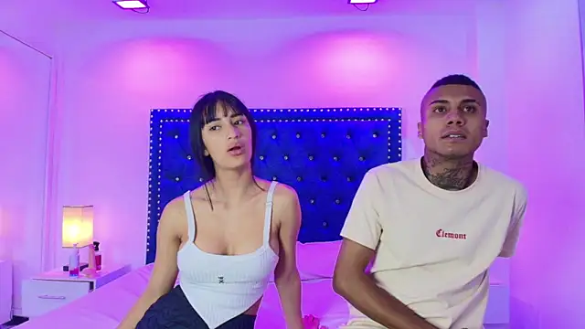 Snapshot of Damian_and_roxanne chatting on December 14, 2025, 12:43 pm Damian and roxanne online show from December 14, 2025, 12:43 pm