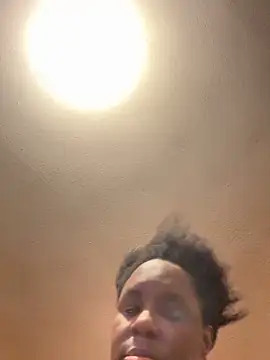 Snapshot of saltlightEmber chatting on December 22, 2025, 6:32 am saltlightEmber online show from December 22, 2025, 6:32 am