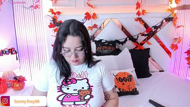 foxybunny online show from October 20, 2025, 4:02 am