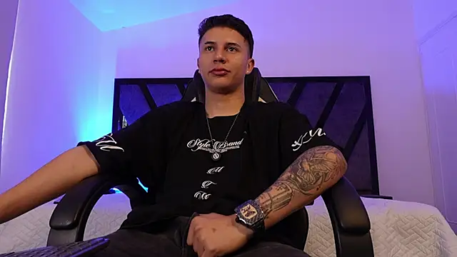 liaamsmiith  online show from November 29, 2025, 12:41 pm