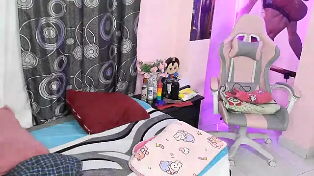 Snapshot of Zulema_R1 chatting on February 20, 2026, 3:03 am Zulema R1 online show from February 20, 2026, 3:03 am