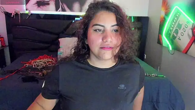 Snapshot of Sara_Bdsm_ chatting on April 19, 2026, 4:17 pm Sara Bdsm online show from April 19, 2026, 4:17 pm