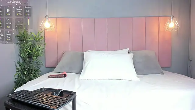 Snapshot of AariaLove chatting on November 1, 2025, 10:34 pm AariaLove online show from November 1, 2025, 10:34 pm