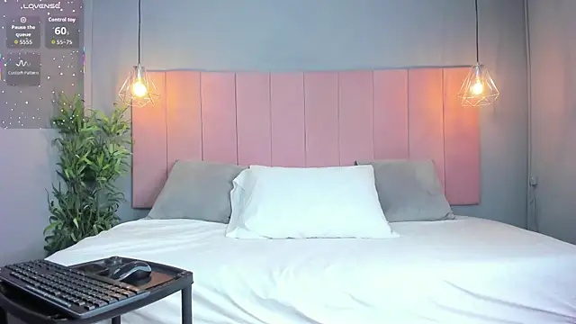 Snapshot of AariaLove chatting on November 4, 2025, 10:31 pm AariaLove online show from November 4, 2025, 10:31 pm