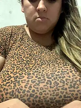 bruna438 online show from November 17, 2025, 11:32 pm