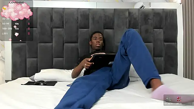 Snapshot of Alan_blacke chatting on September 26, 2025, 8:13 pm Alan blacke online show from September 26, 2025, 8:13 pm