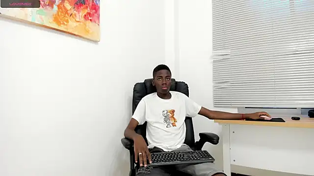 Snapshot of Alan_blacke chatting on October 16, 2025, 7:59 pm Alan blacke online show from October 16, 2025, 7:59 pm