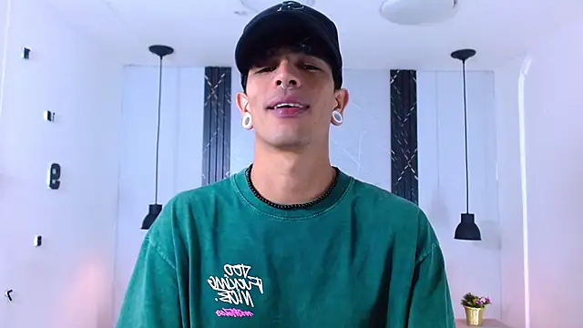 Franvill Trato online show from November 1, 2025, 6:43 pm