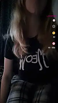 Snapshot of LyraHotty chatting on February 23, 2026, 6:11 am LyraHotty online show from February 23, 2026, 6:11 am