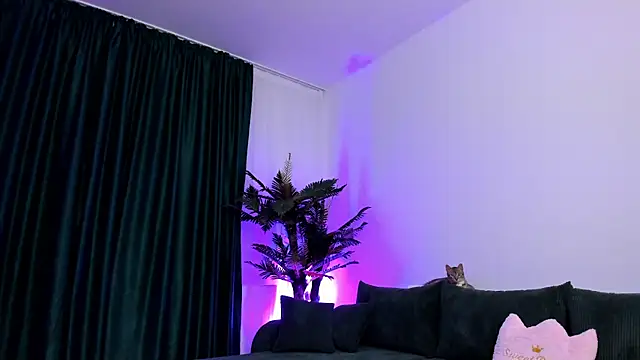 Snapshot of xPuka chatting on February 17, 2026, 6:14 pm xPuka online show from February 17, 2026, 6:14 pm