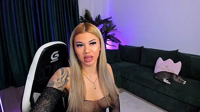 Snapshot of xPuka chatting on February 24, 2026, 5:11 pm xPuka online show from February 24, 2026, 5:11 pm