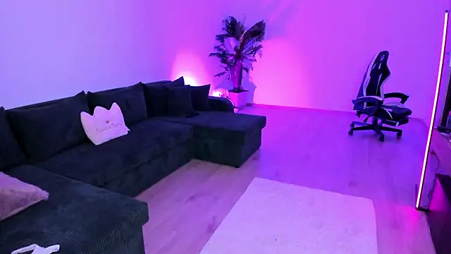 Snapshot of xPuka chatting on March 6, 2026, 7:43 pm xPuka online show from March 6, 2026, 7:43 pm