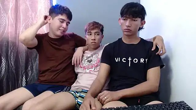 Snapshot of theboys_x chatting on December 19, 2025, 7:32 pm theboys x online show from December 19, 2025, 7:32 pm