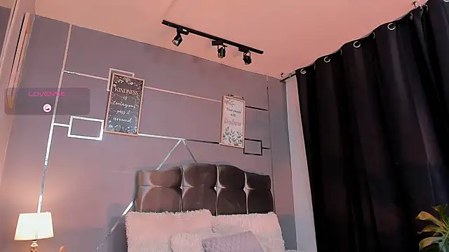 oliver mr  online show from December 19, 2025, 7:54 pm