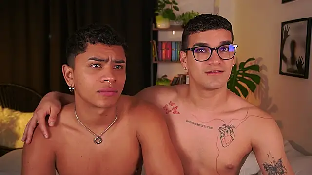 Snapshot of EROS_AND_ALAN chatting on October 4, 2025, 2:09 am EROS AND ALAN online show from October 4, 2025, 2:09 am