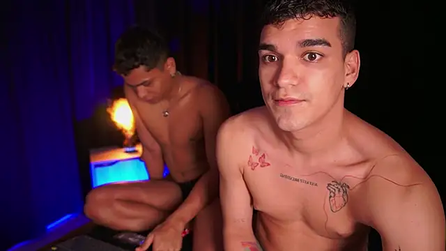 Snapshot of EROS_AND_ALAN chatting on October 19, 2025, 4:35 am EROS AND ALAN online show from October 19, 2025, 4:35 am