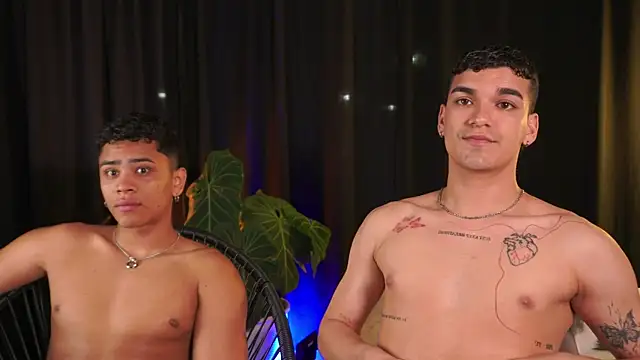 Snapshot of EROS_AND_ALAN chatting on December 20, 2025, 12:51 am EROS AND ALAN online show from December 20, 2025, 12:51 am