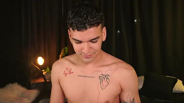 Snapshot of EROS_AND_ALAN chatting on February 1, 2026, 3:38 am EROS AND ALAN online show from February 1, 2026, 3:38 am