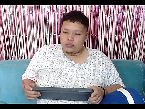 Yulian bigclit7 online show from December 3, 2025, 12:47 pm