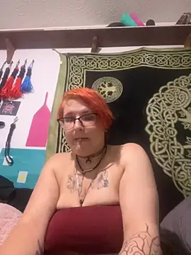 Snapshot of Harleesinn chatting on September 17, 2025, 9:27 pm Harleesinn online show from September 17, 2025, 9:27 pm