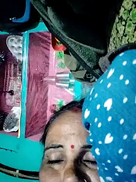 Pooja750 online show from November 22, 2025, 5:12 pm