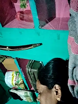 Pooja750 online show from December 17, 2025, 2:23 pm