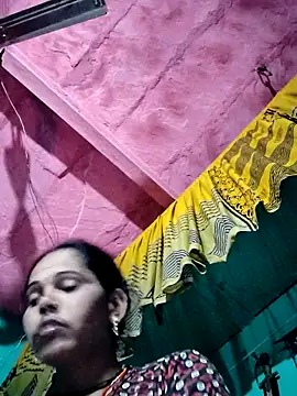 Pooja750 online show from December 18, 2025, 7:31 pm