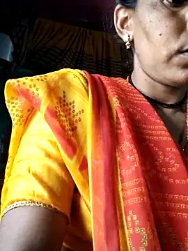 Pooja750 online show from May 19, 2026, 2:40 am