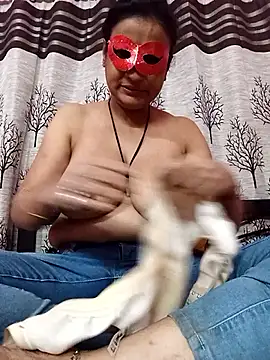 Snapshot of Gullapi chatting on November 25, 2025, 4:45 am Gullapi online show from November 25, 2025, 4:45 am