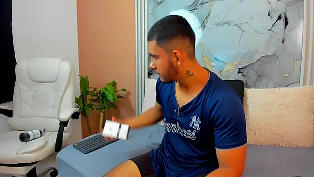 Snapshot of chatting on November 7, 2025, 12:27 pm online show from November 7, 2025, 12:27 pm