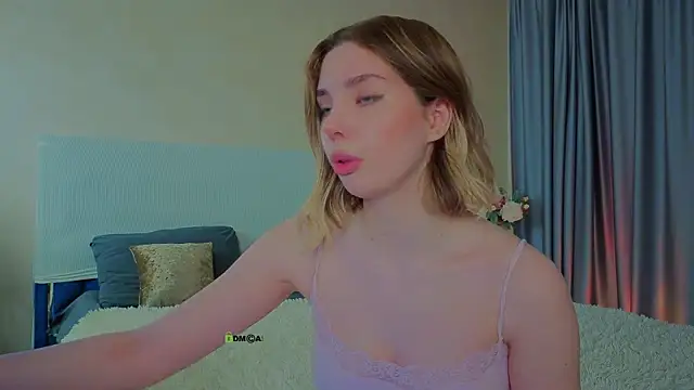  sophielov online show from May 21, 2026, 8:05 pm