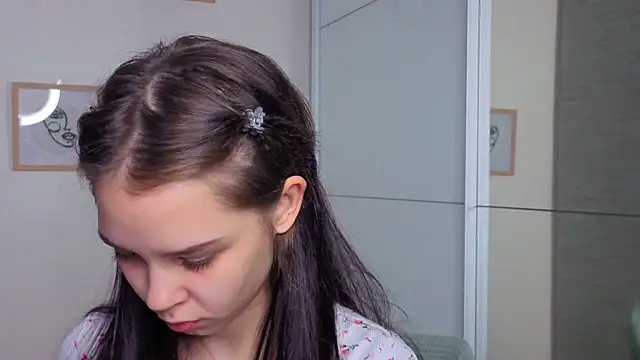 slyshypie online show from December 2, 2025, 1:05 pm